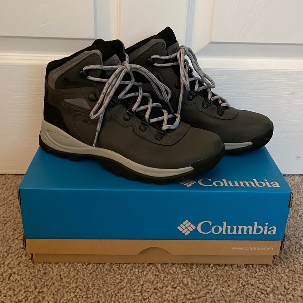 Columbia Newton Ridge Women’s Hiking Boots/size 8
